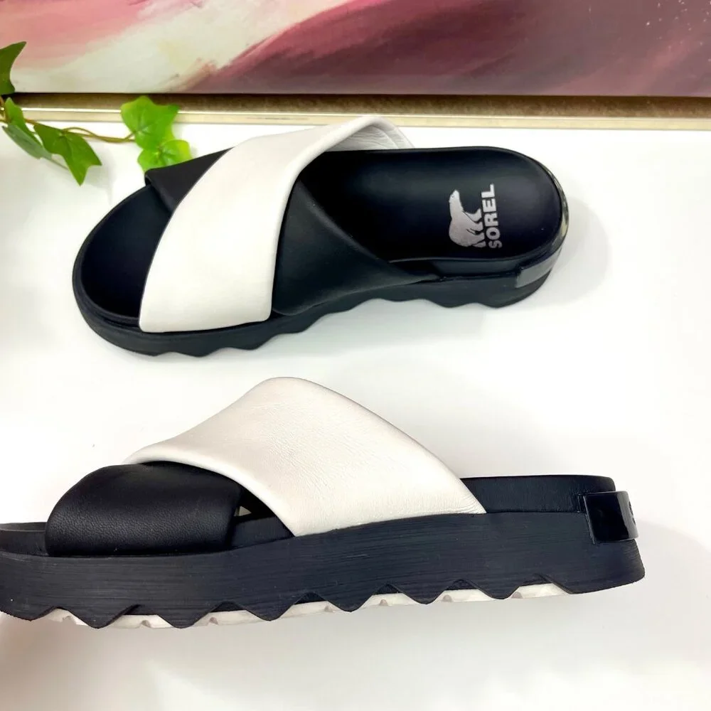 Sorel VIIBE Crisscross‎ Slide Sandal in Black & White Size 6.5